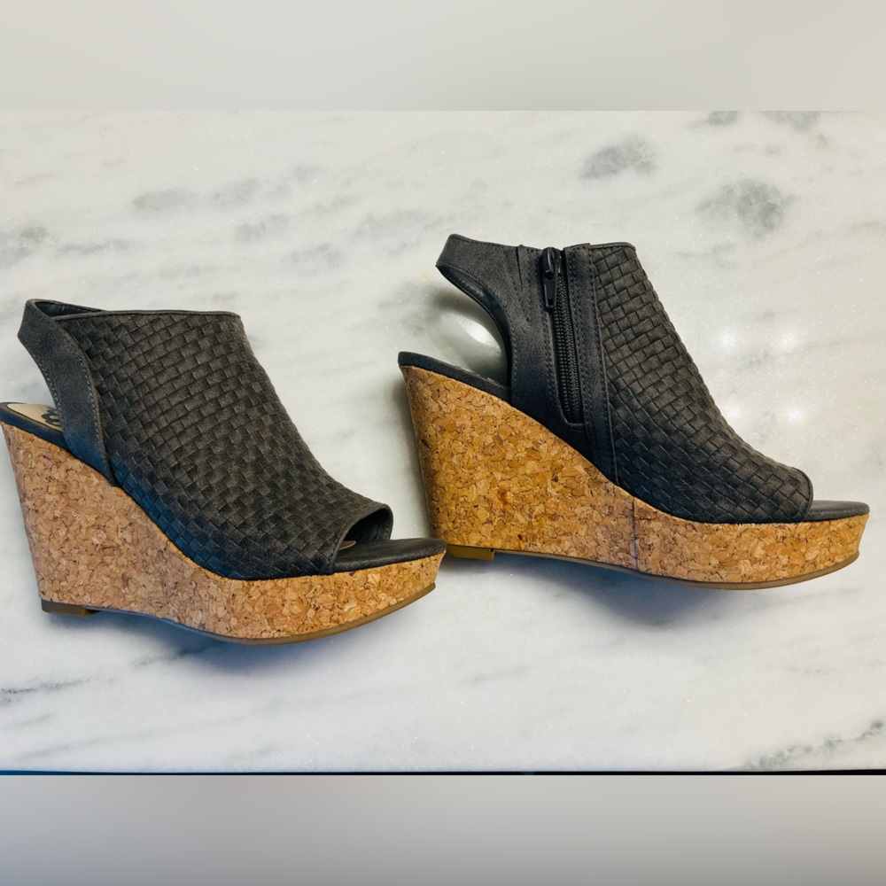 BRAND NEW WEDGES
